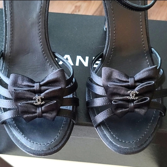 CHANEL BOW SATIN CC LOGO HEEL - Picture 5 of 9